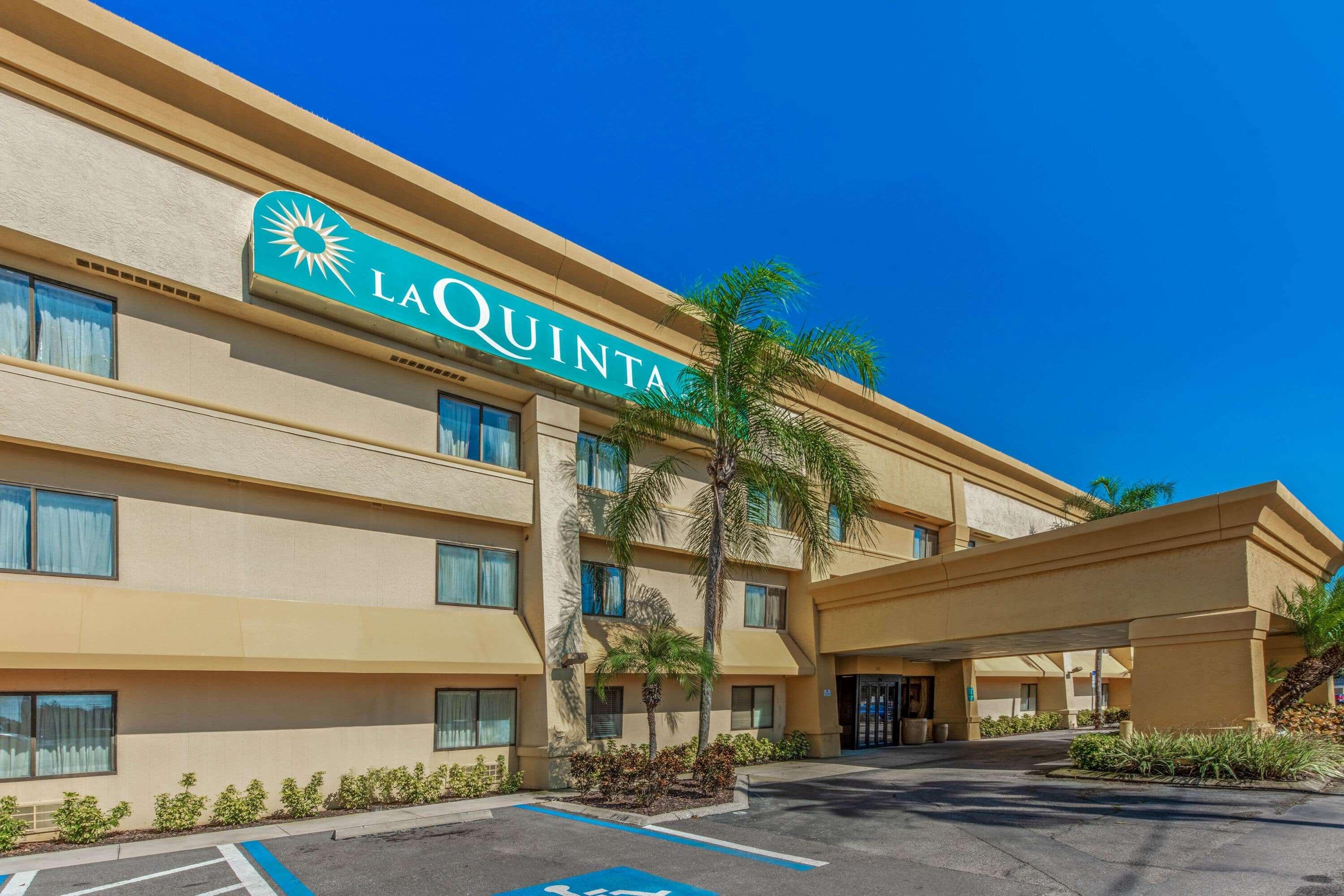 Отель La Quinta By Wyndham Tampa Brandon West Heartland Экстерьер фото