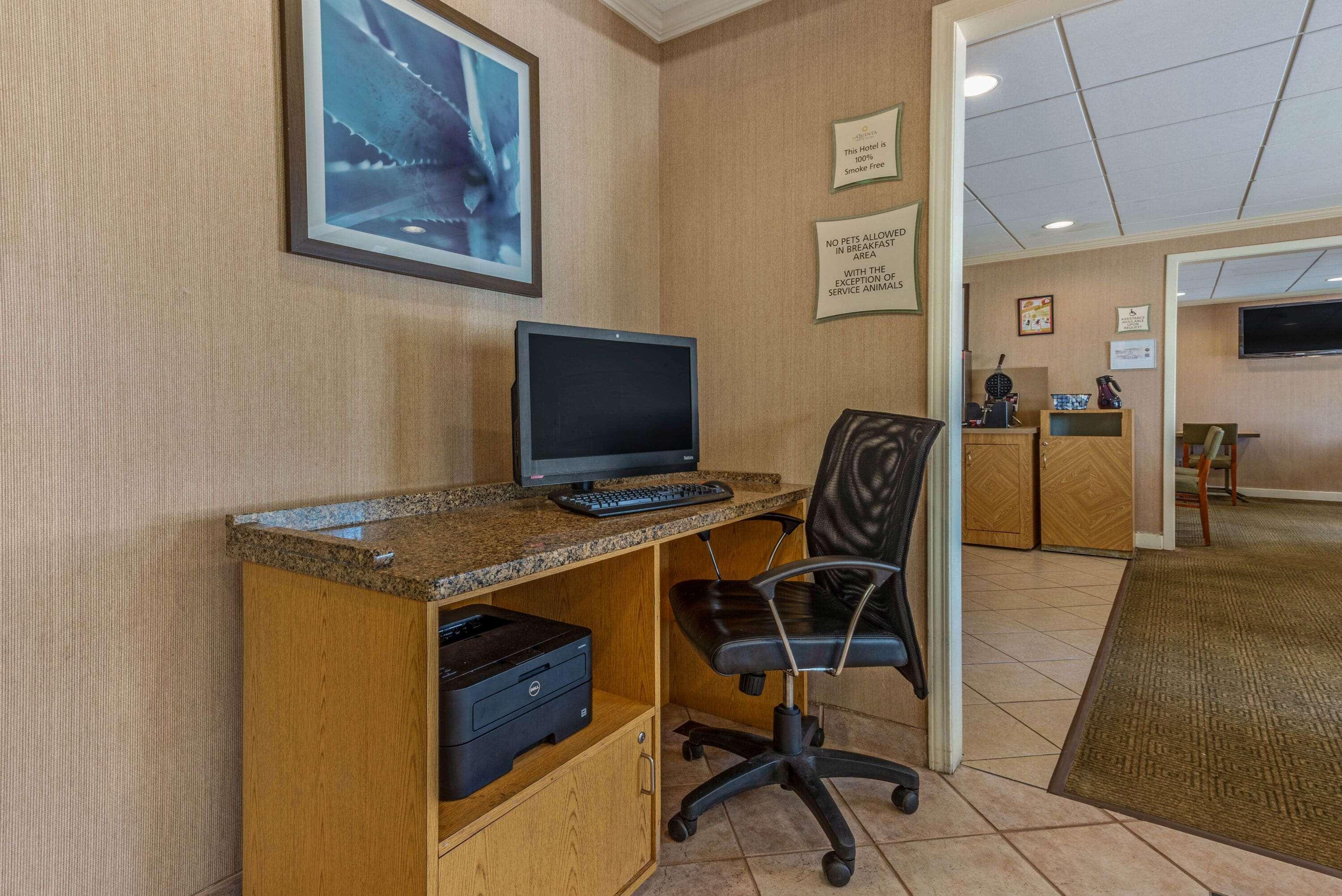 Отель La Quinta By Wyndham Tampa Brandon West Heartland Экстерьер фото
