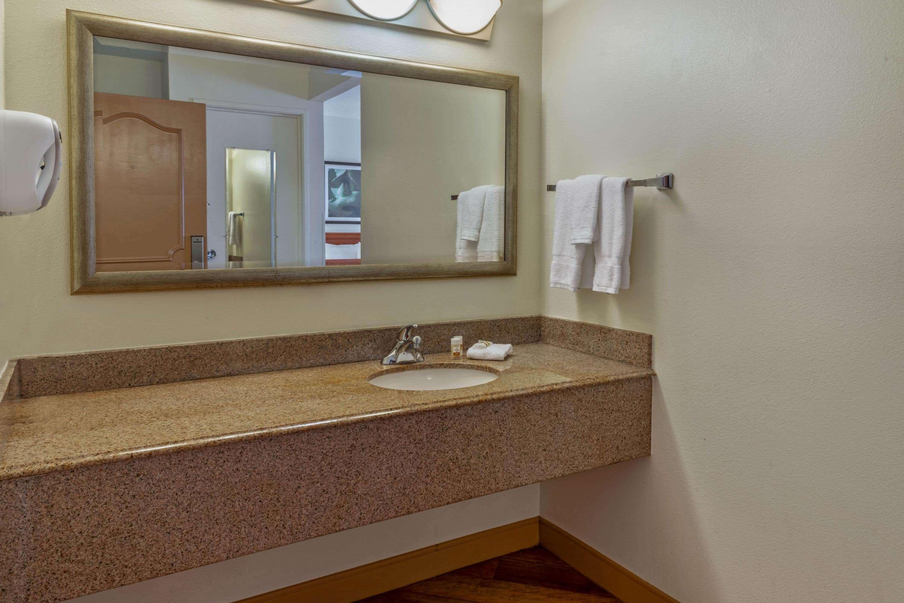 Отель La Quinta By Wyndham Tampa Brandon West Heartland Экстерьер фото
