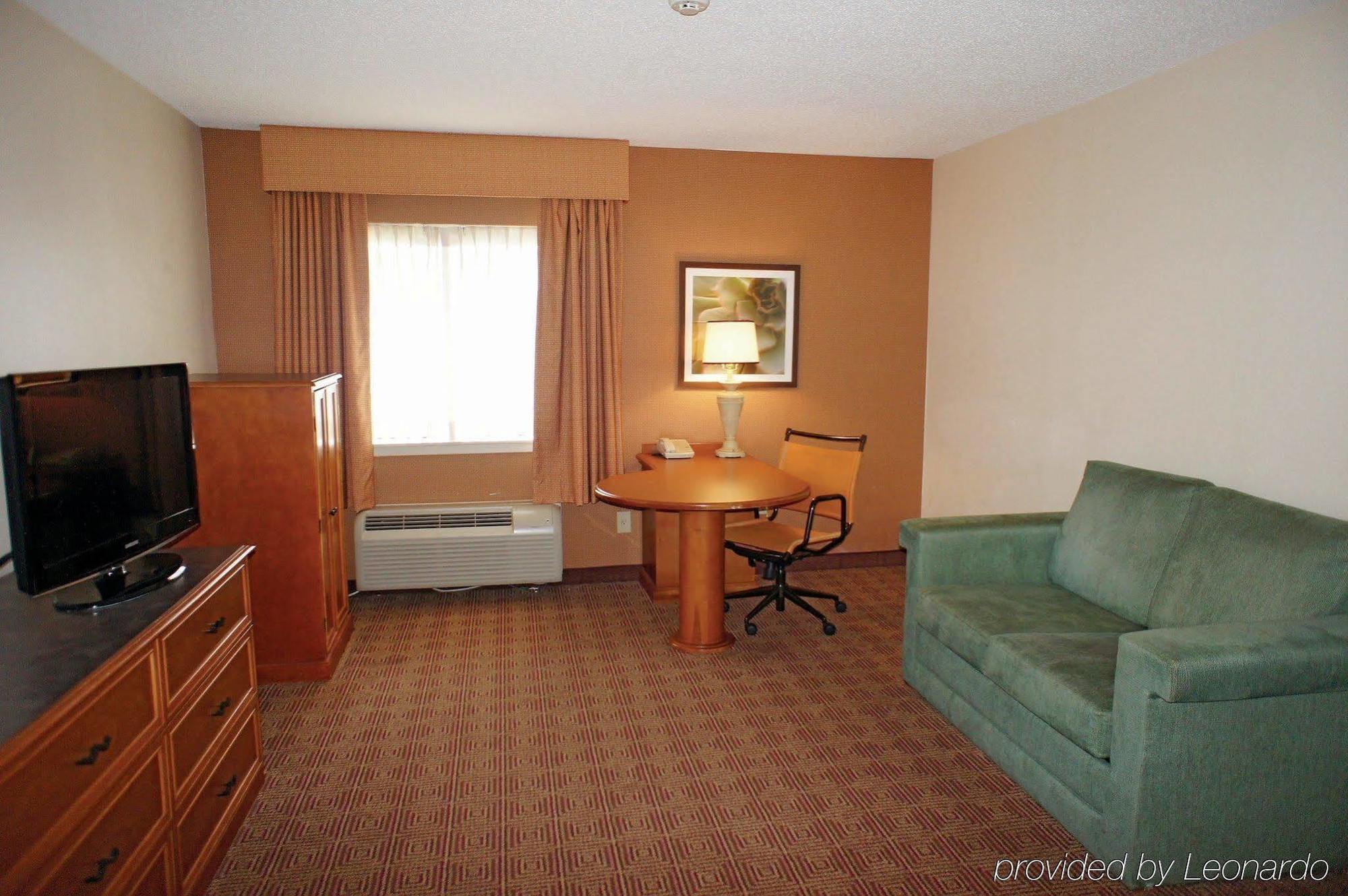 Отель La Quinta By Wyndham Tampa Brandon West Heartland Экстерьер фото