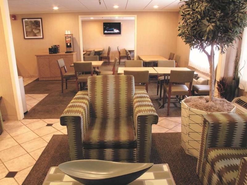 Отель La Quinta By Wyndham Tampa Brandon West Heartland Экстерьер фото