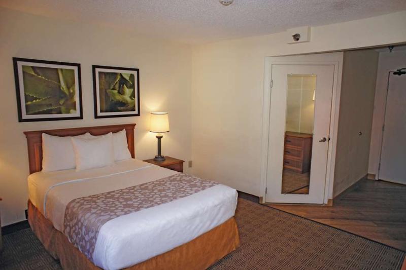 Отель La Quinta By Wyndham Tampa Brandon West Heartland Экстерьер фото