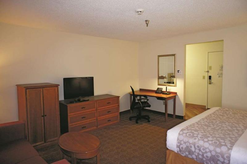 Отель La Quinta By Wyndham Tampa Brandon West Heartland Экстерьер фото