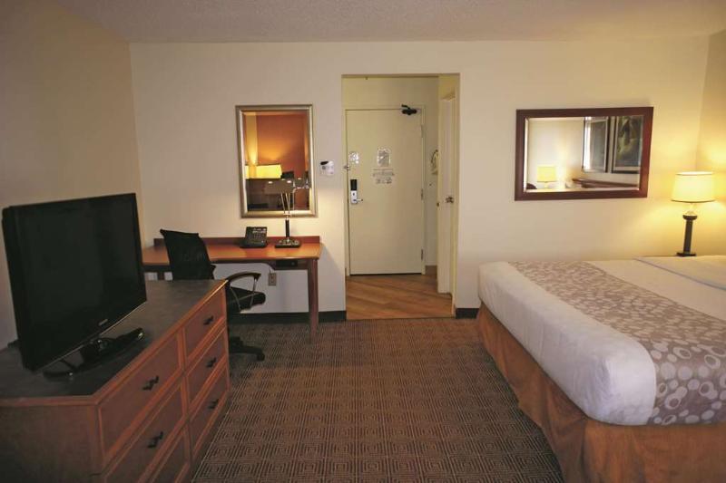 Отель La Quinta By Wyndham Tampa Brandon West Heartland Экстерьер фото